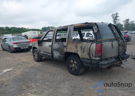 1999 Chevrolet Tahoe K1500 z USA, uszkodzony, nr VIN 1GNEK13R6XJ319396